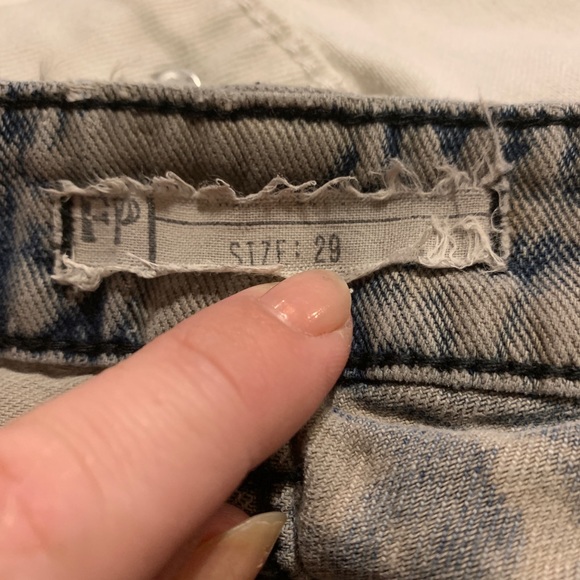 Free people super distressed shorts - Picture 4 of 4